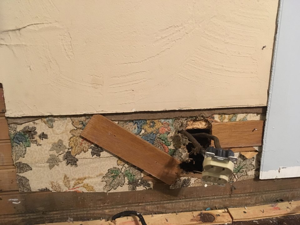 Photo of terribly old wiring